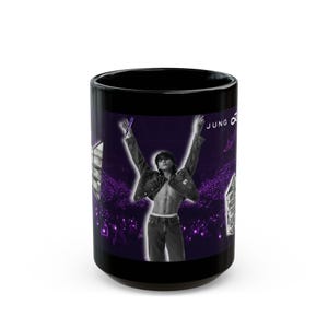 Disponibilità limitata ** Tazza, regalo per fan del concerto Jungkook BTS ARMY, disegno del tatuaggio Kookie, tazza da caffè in ceramica nera, kpop, fandom Bangtan Boys
