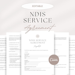 Op de afbeelding: Een stapel witte papieren documenten met de tekst "NDIS SERVICE AGREEMENT" in een modern lettertype. De documenten hebben een neutraal kleurenschema met een vleugje roze. Het woord "EDITABLE" staat bovenaan.