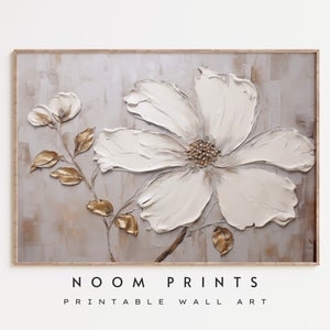 Puede incluir: Una pintura digital de una gran flor blanca con detalles dorados sobre un fondo beige. La flor está pintada en un estilo texturizado, lo que le da un efecto 3D. La pintura está enmarcada en un marco de madera claro.