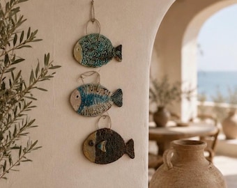 Handgefertigte Keramik Fisch-Wandbehang-Set für mediterrane Küstenkeramik