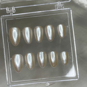 Press On Nails Vanilla Chrome Glazed Pearl Short Almond Resuable Handmade Nails