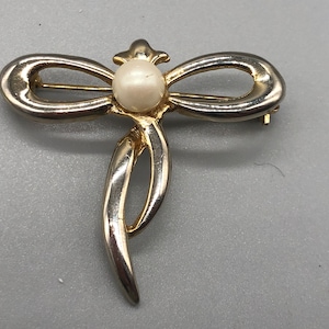 Vintage Gold Tone Bow Brooch | Vintage Faux Pearl Bow Brooch | Abstract Bow Brooch Pin | Vintage White Faux Pearl Brooch | Bow Brooch | 1262