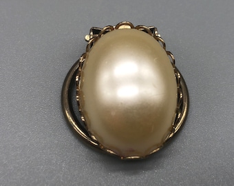 Vintage Gold Tone Faux Pearl Scarf Clip | Vintage Gold Tone Scarf Clasp | Faux Pearl Cabochon Scarf Clasp | Vintage Oval Scarf Clip | 1198