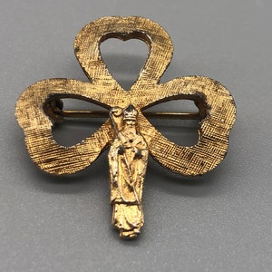 Vintage Gold Tone Clover Brooch | Vintage Gold Tone Shamrock Brooch | Textured Clover Brooch Pin | Vintage Abstract Shamrock Brooch | 1268