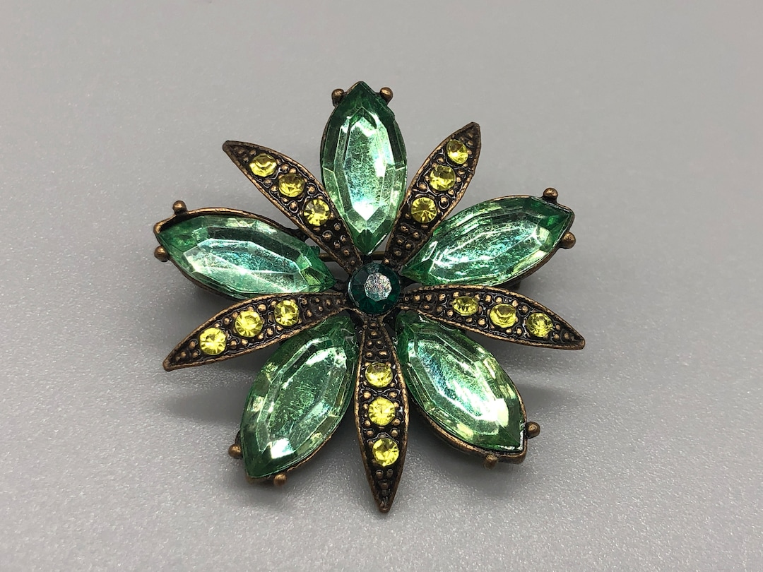 Green Flower Vintage Brooch main image 1