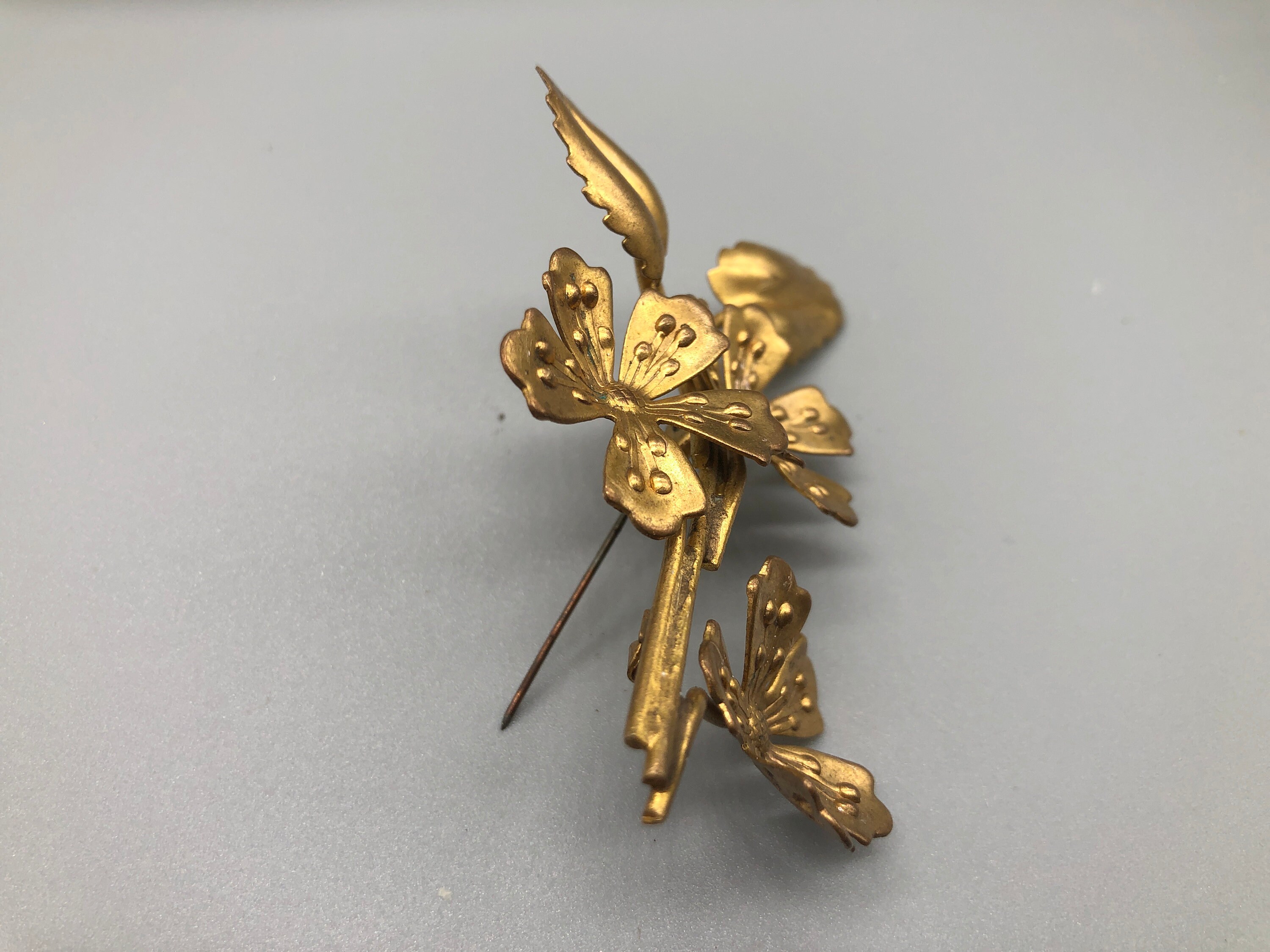 Broche Vintage Fleur En Métal Doré - Finition Brillant Et Mat, Référence A8