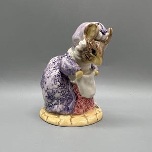 Vintage Royal Albert Lady Mouse Made a Curtsy Mouse Figurine | Royal Albert Beatrix Potter Lady Mouse Ornament | Beatrix Potter | 1554