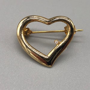 Vintage Petite Gold Tone Heart Brooch | Small Vintage Gold Tone Heart Brooch | Gold Heart Pin | Vintage Small Heart Brooch | 1204