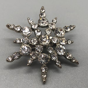 Vintage Silver Tone Sunburst Brooch | Silver Tone Clear Crystal Brooch | Vintage Sparkly Brooch | Vintage Sunburst Pin | Paste Brooch | 548