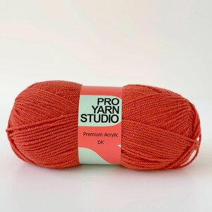 Terracotta 100g Strick- und Häkelgarn, DK Doppelstrickgarn, leichtes Kammgarn, einfache Handhabung, maschinenwaschbar, trocknergeeignet, weiches Acryl