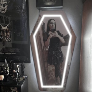 Coffin Mirror Neon Sign | Goth Lover Gift | Gothic Decor| Goth Room Decor| Dark Art Decor| Coffin Make-up Mirror Sign | Birthday Gift