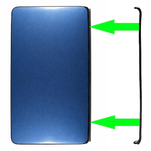 Könnte beinhalten: Eine rechteckige, blaue externe Festplatte mit schwarzem Rand. Die Festplatte wird von vorne und von der Seite gezeigt, mit einem schlanken, minimalistischen Design. Die Seitenansicht zeigt ein dünnes, gebogenes Profil.