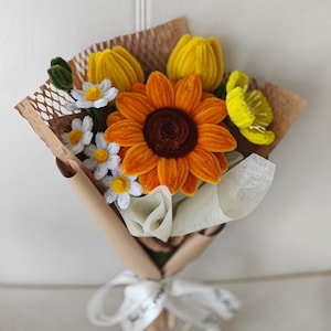 Geschenk zum Schulabschluss für Lehrer | Handgemachter Sonnenblumenstrauß mit Tulpen | Danke sagen mit Blumen