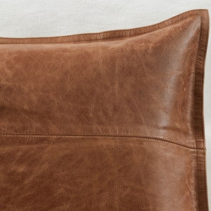 Rustic Charm: Genuine Lambskin Leather Pillow Cover in Antique Brown for Stylish Home Decor zdjęcie 7