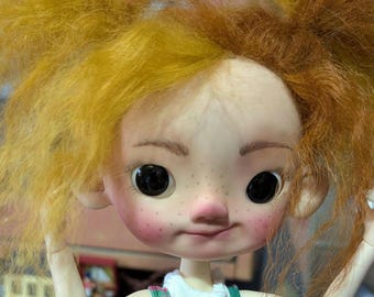 Bambola OOAK: occhi di vetro, testa in resina, capelli in mohair, vestito fatto a mano, corpo Azone, consegna gratuita