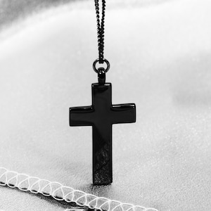 Collar de cruz negra para hombres, colgante de cruz negra grabado personalizado collar de plata S925, joyería negra para hombres, regalo para él