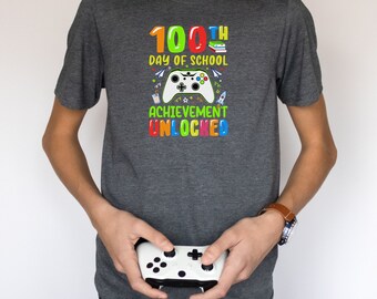 Feiere 100 Tage mit Stil! 100 Tage: Achievement Unlocked Cotton™ Tee