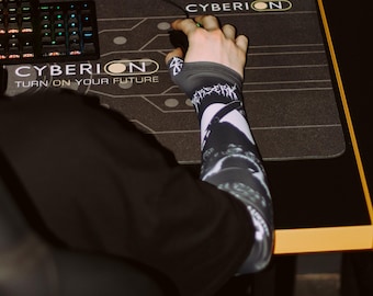 Gaming Arm Sleeve for PC and Sport with open glove and thumb hole for esports gamers Berserk Guts