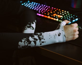 Gaming Arm Sleeve for PC and Sport with open glove and thumb hole for esports gamers Paints Spray