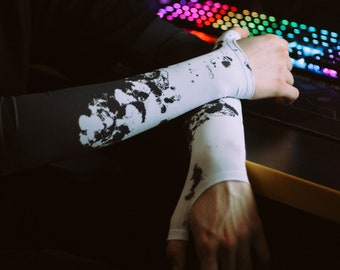 Gaming Arm Sleeve for PC and Sport with open glove and thumb hole for esports gamers Paints Spray US