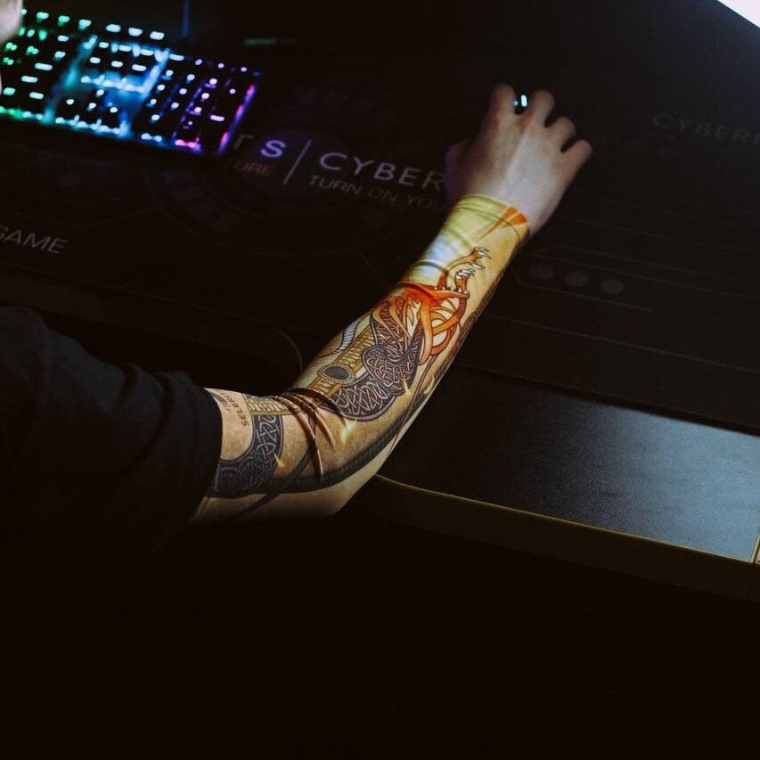 Gaming Arm Sleeve mit Handschuh für PC für Esports-Gamer. DragonLore ...
