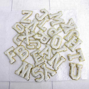 Adorno de letras con purpurina dorada, parche de aplique con letras bordadas de chenilla con purpurina de 2,17 pulgadas de la A a la Z, parches de letras de chenilla para planchar en ropa