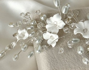 Flower Wedding Diadema, Flower Bridal Tiara to style hair, Flower Wedding headpiece with pearls