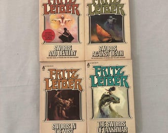 Colección de libros de fantasía en rústica de época: Fritz Leiber, Fafhrd Gray y Mouser (años 70).