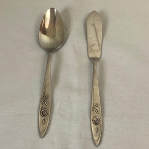 Oneida Rose Vintage Flatware Set 2 Piece Stainless Silverware Spoon Knife