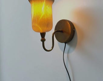 Aplique de pared de alabastro de lujo hecho a mano con iluminación natural, lámpara moderna con brazo de latón