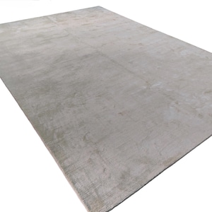 Ivory Cloud Rug Hand Loomed  Silk Carpet in Ivory