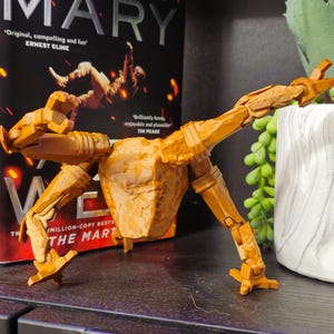 Rocky Moveable Model Hail Mary – Movie Inspired Alien Handheld Friend