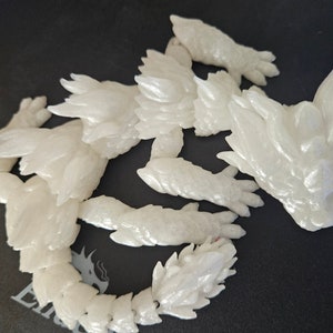 3D Printed Baby Dragon, Fully Articulated Desk Decor for Adults, Dragon Lover Gift, Fantasy Themed Fidget Toy, Cute Dragon Novelty, Mythical