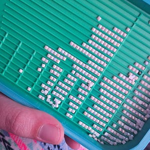 Multi-Placer Grid Diamond Art Tray with Stopper: Diamond Painting Tool image 3