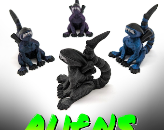 Aliens - Multicolor 3D Printed Alien Statue, Classic Horror, Cute Desk Figure, Unique Gift, Collectible, Sci-fi Decor, Cosmic Space Lover