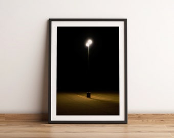Impressão fotográfica de poste de luz noturno | Arte de parede urbana minimalista