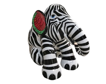 large elephant in zebra paint high 115 cm x long 120 cm exclusive, luxury type, artistically painted elephant, éléphant peint artistiquement