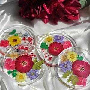 Pressed Flower Resin Coasters with raised Edge set of 2 or 4 | Flower coasters |