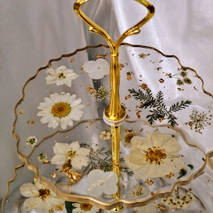 3 tiered resin tray/ cupcake stand/ dessert stand/ real pressed flowers immagine 3