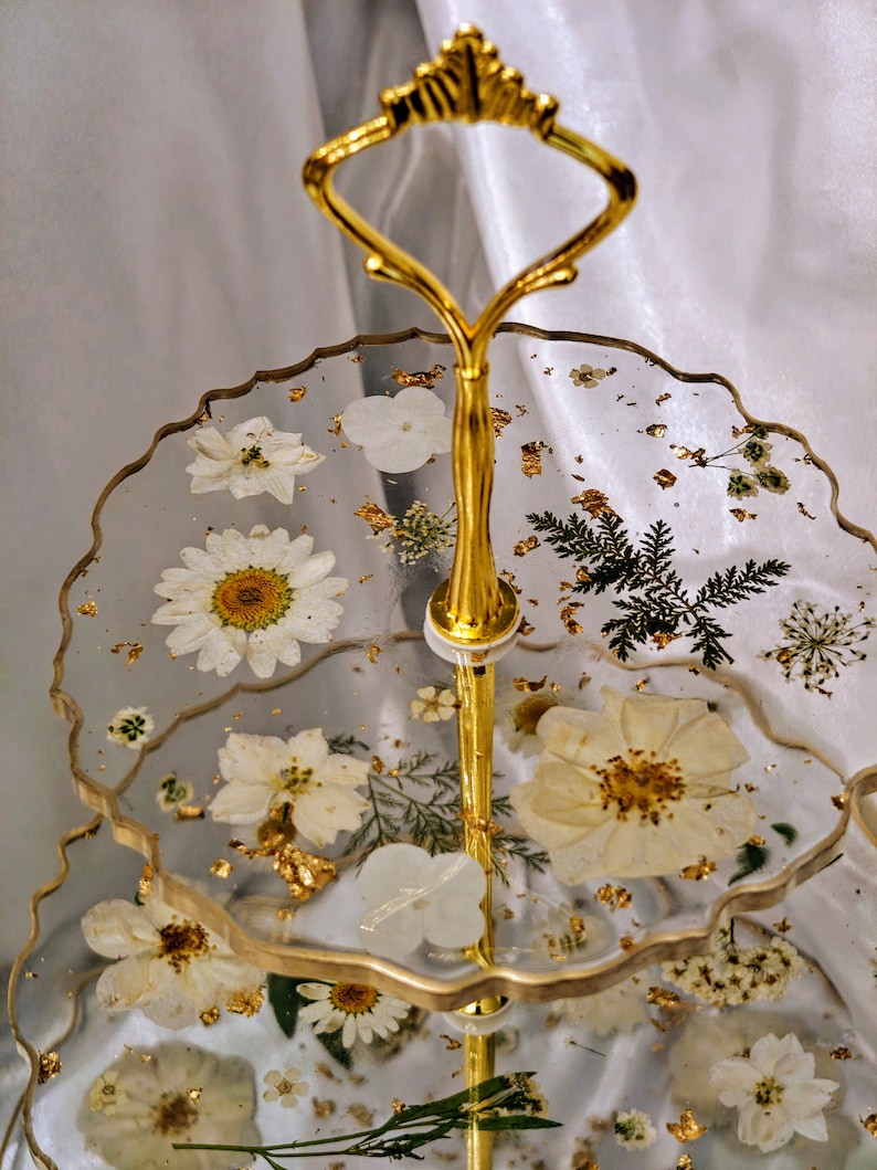 3 tiered resin tray/ cupcake stand/ dessert stand/ real pressed flowers immagine 3