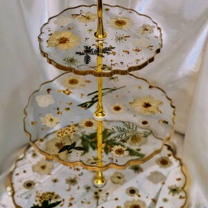 3 tiered resin tray/ cupcake stand/ dessert stand/ real pressed flowers immagine 4