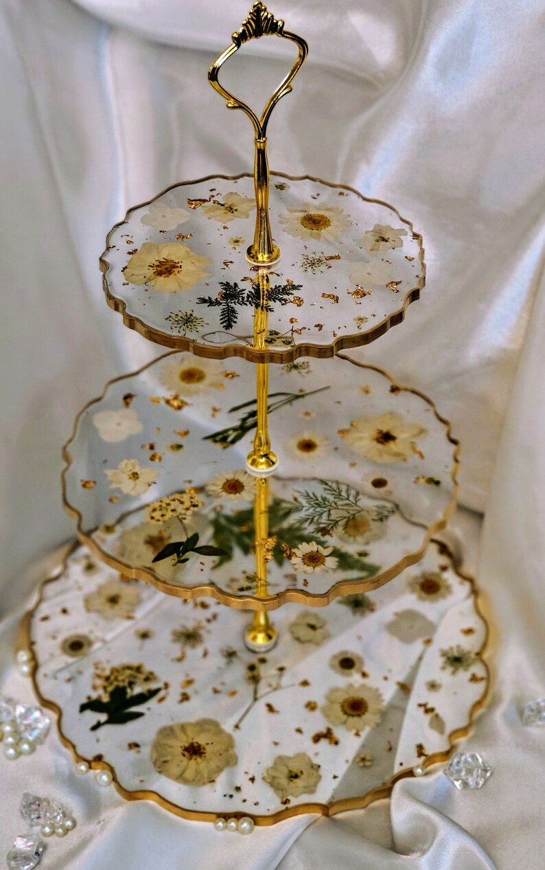 3 tiered resin tray/ cupcake stand/ dessert stand/ real pressed flowers immagine 4