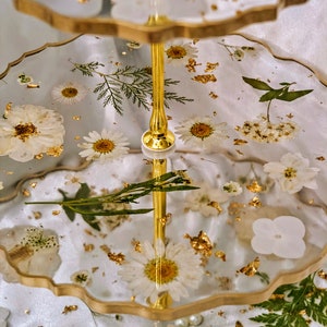 3 tiered resin tray/ cupcake stand/ dessert stand/ real pressed flowers immagine 7