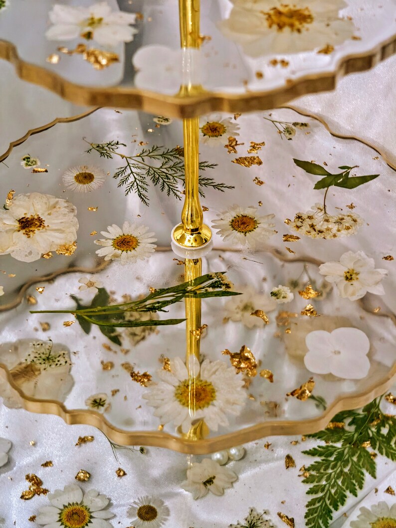 3 tiered resin tray/ cupcake stand/ dessert stand/ real pressed flowers immagine 7