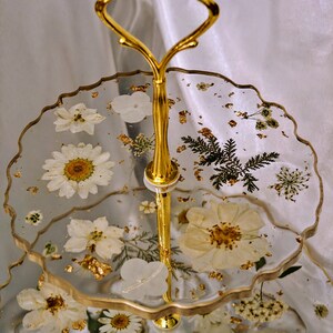 3 tiered resin tray/ cupcake stand/ dessert stand/ real pressed flowers immagine 2