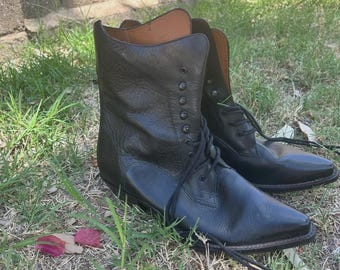 Vintage Nine West women’s Black Lace-Up Leather Boots