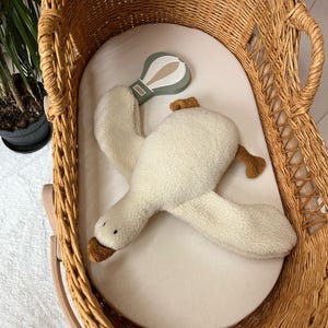 Baby Sleep Companion – Soft Goose Plush Lovey – Sherpa Cuddly Toy for Newborns & Toddlers – Handmade Gift
