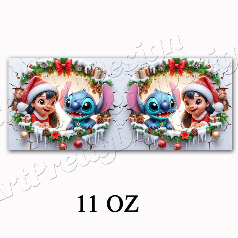 K&ouml;nnte beinhalten: Eine wei&szlig;e Tasse mit einem festlichen Weihnachtsdesign mit Lilo und Stitch. Das Design zeigt Lilo mit Weihnachtsm&uuml;tze und Stitch, umgeben von einem Kranz mit roten Schleifen, Geschenken und Kugeln. Die Tasse ist mit "11 OZ" beschriftet.