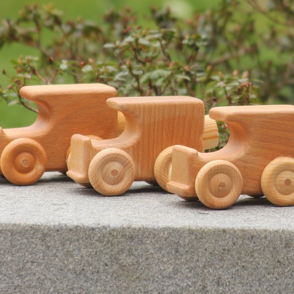 Spielzeugauto aus Holz mit Ladung Buche