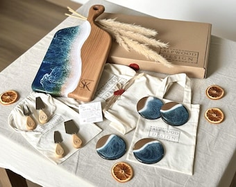 Custom Resin Charcuterie Board Personalized,Personalized Wooden Resin Charcuterie Board for Engagement Gift,Ocean Resin Art Luxury Gift Set